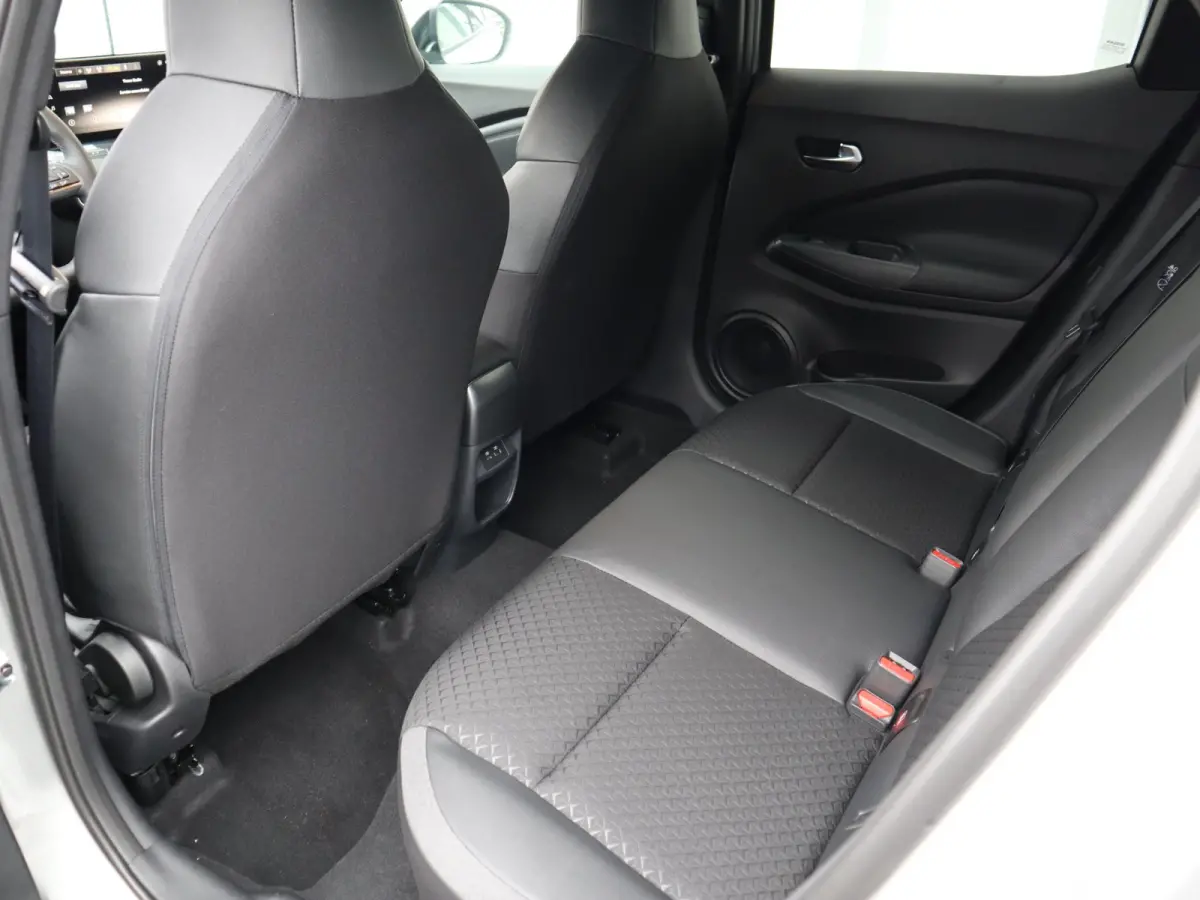 1.6 Hybrid N-Connecta | Navigatie | Parkeercamera | Stoel-, Stuur- & Voorruitverw. |