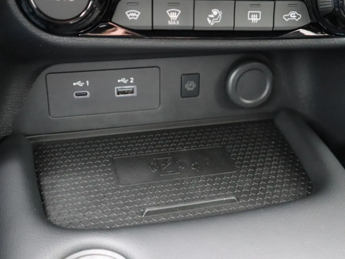 1.6 Hybrid N-Connecta | Navigatie | Parkeercamera | Stoel-, Stuur- & Voorruitverw. |