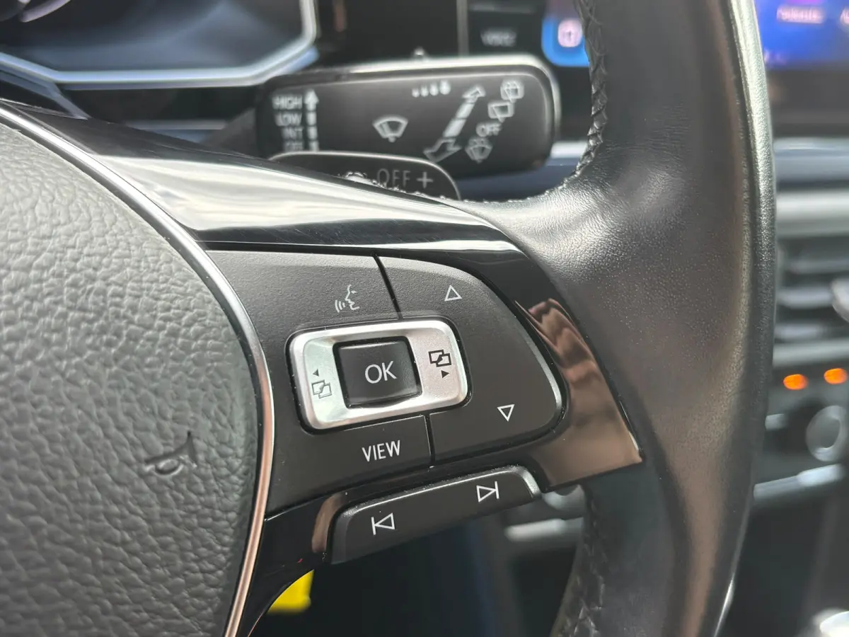 1.0 TSI Highline Business | Automaat | Stoelverwarming | Apple Carplay | Adaptieve Cruise
