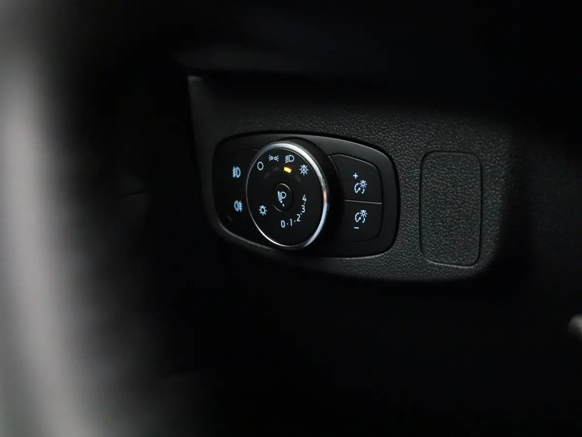 1.0 EcoBoost Hybrid Titanium | Cruise Control | Dual Climate Control | Apple Carplay/Android Auto | Dealer onderhouden! |