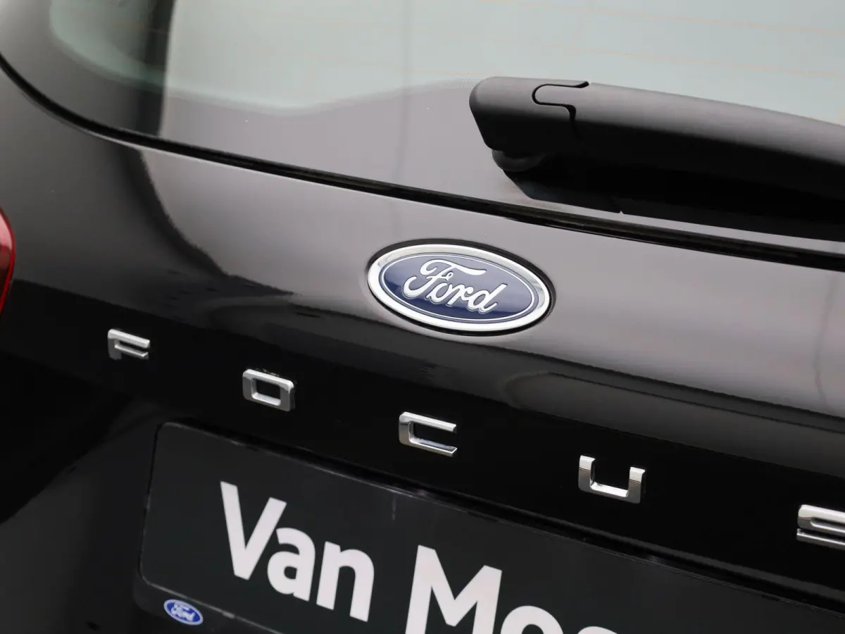 1.0 EcoBoost Hybrid Titanium | Cruise Control | Dual Climate Control | Apple Carplay/Android Auto | Dealer onderhouden! |