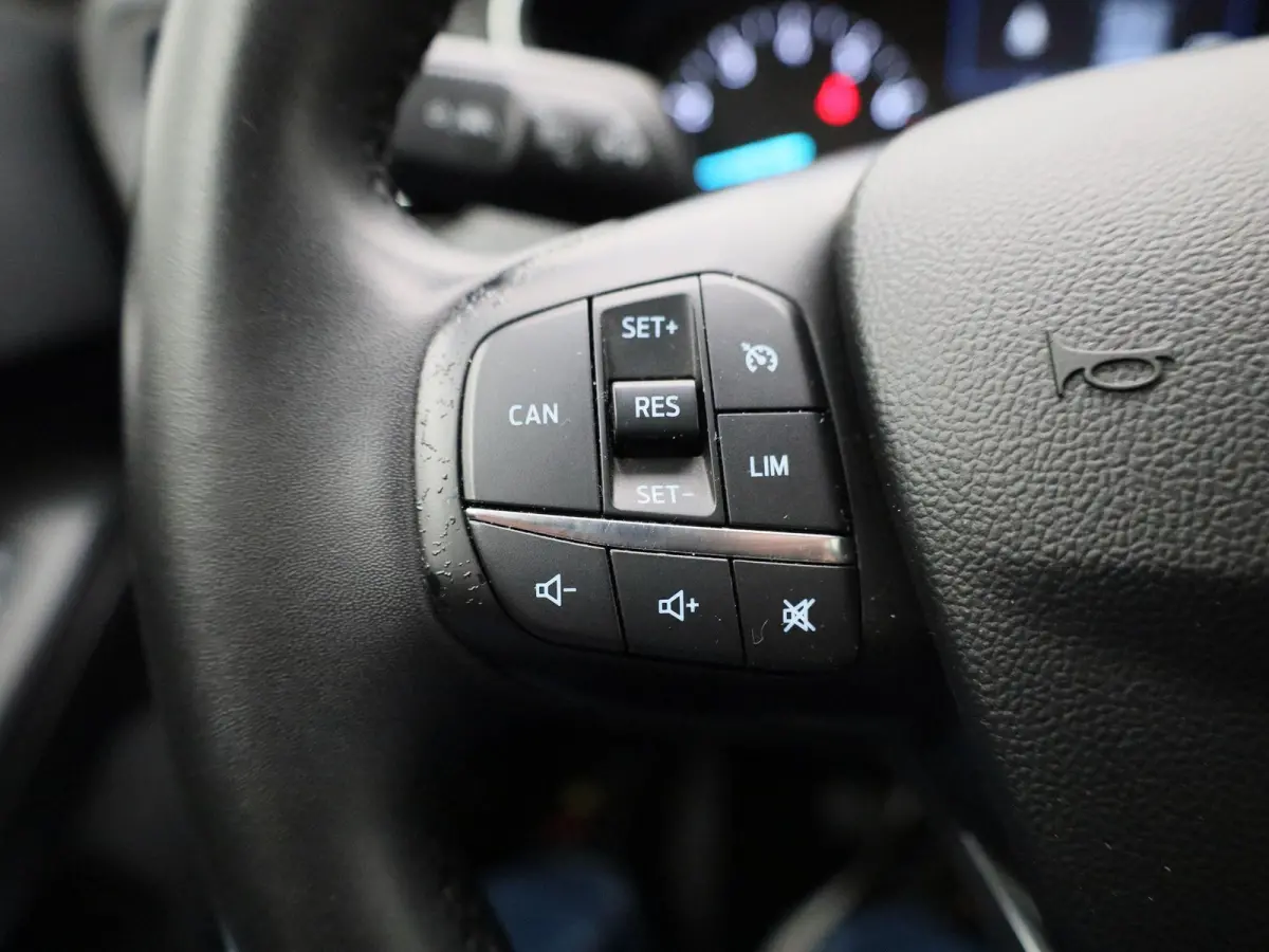 1.0 EcoBoost Hybrid Titanium | Cruise Control | Dual Climate Control | Apple Carplay/Android Auto | Dealer onderhouden! |