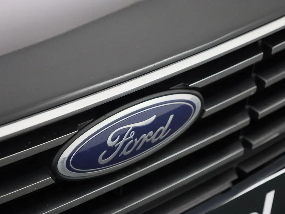 1.0 EcoBoost Hybrid Titanium | Cruise Control | Dual Climate Control | Apple Carplay/Android Auto | Dealer onderhouden! |