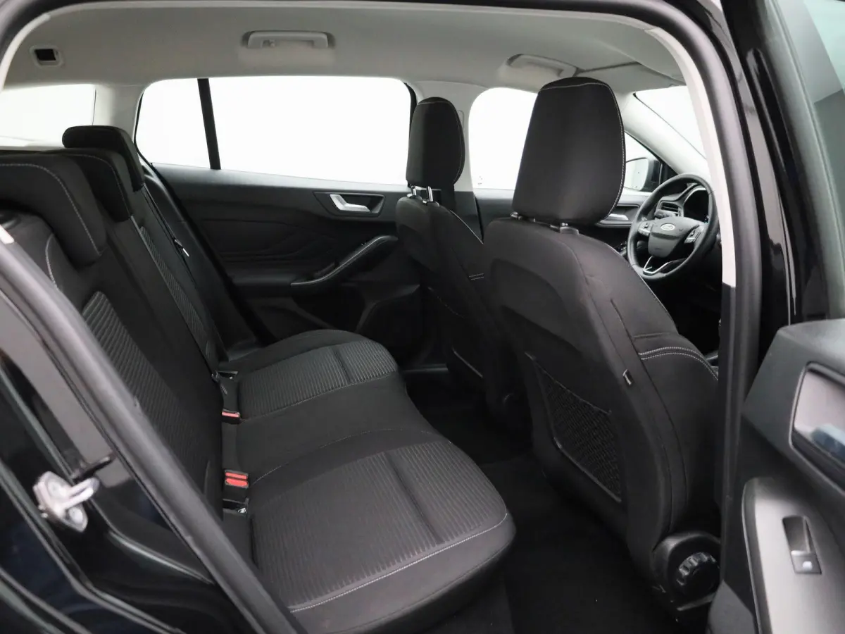 1.0 EcoBoost Hybrid Titanium | Cruise Control | Dual Climate Control | Apple Carplay/Android Auto | Dealer onderhouden! |