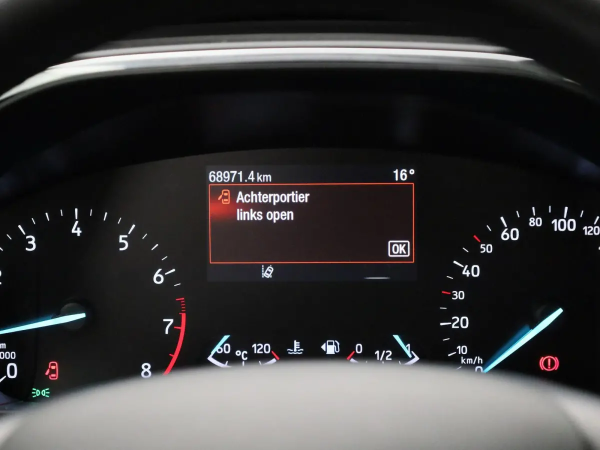1.0 EcoBoost Hybrid Titanium | Cruise Control | Dual Climate Control | Apple Carplay/Android Auto | Dealer onderhouden! |