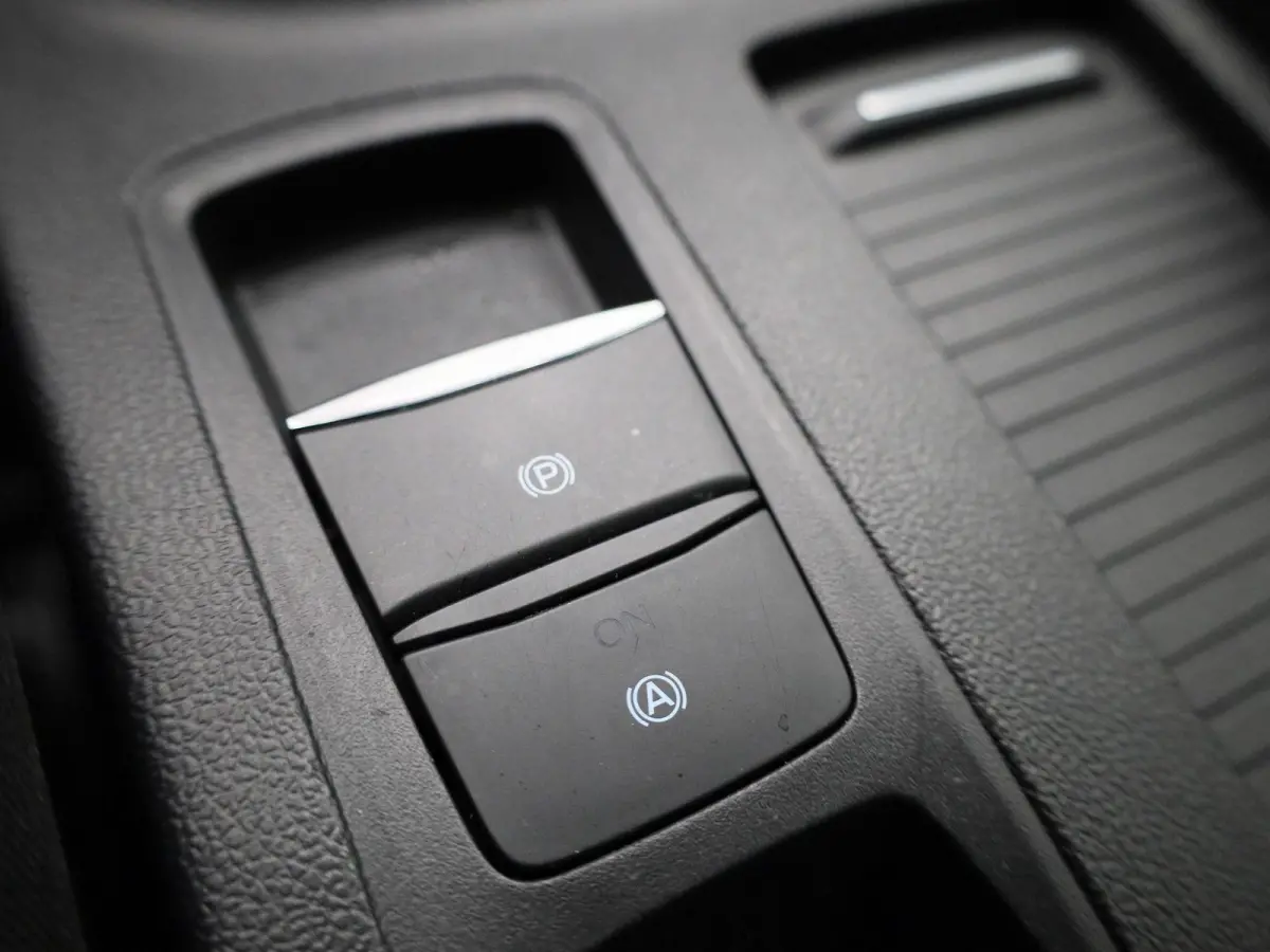 1.0 EcoBoost Hybrid Titanium | Cruise Control | Dual Climate Control | Apple Carplay/Android Auto | Dealer onderhouden! |