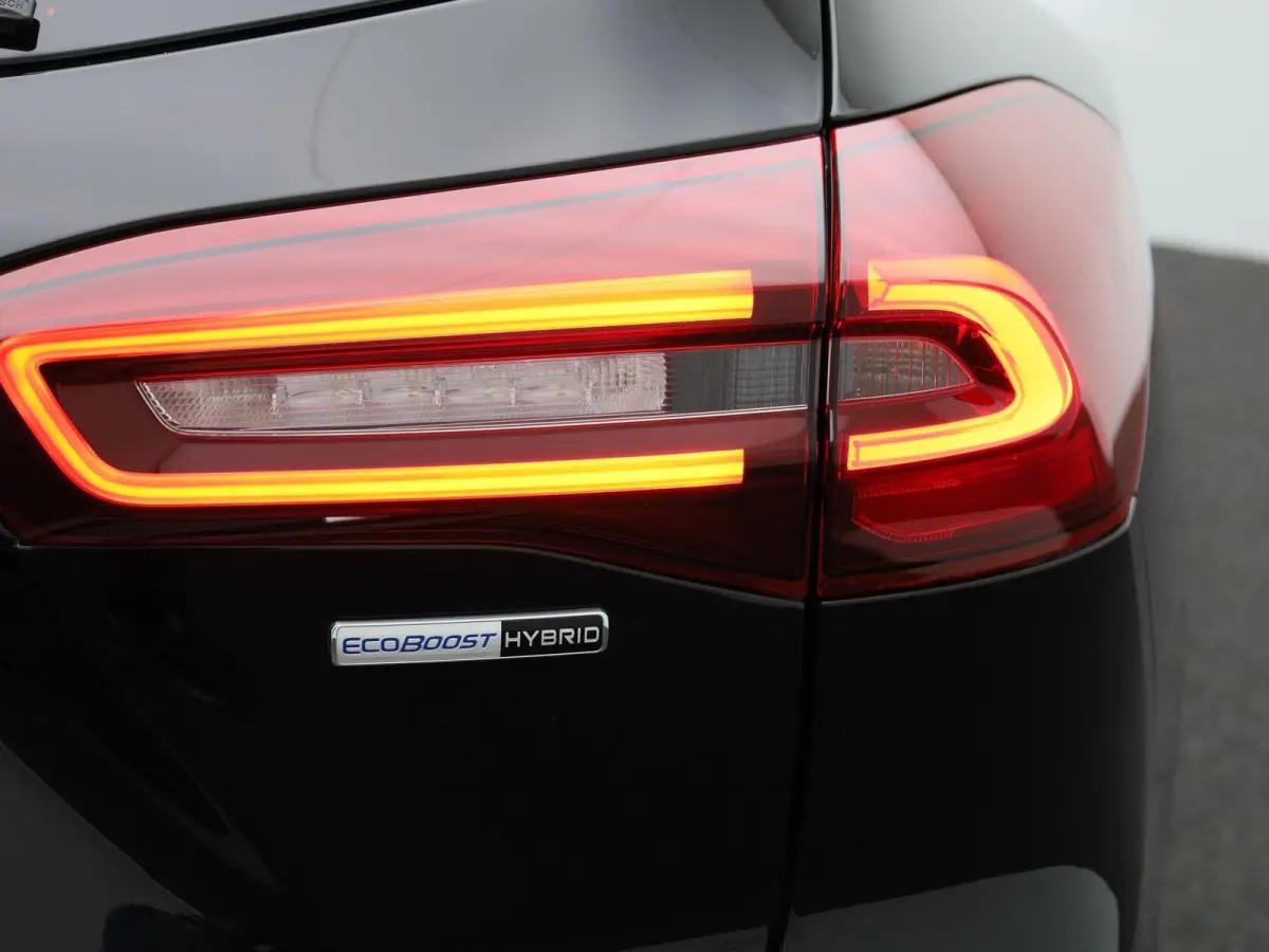 1.0 EcoBoost Hybrid Titanium | Cruise Control | Dual Climate Control | Apple Carplay/Android Auto | Dealer onderhouden! |