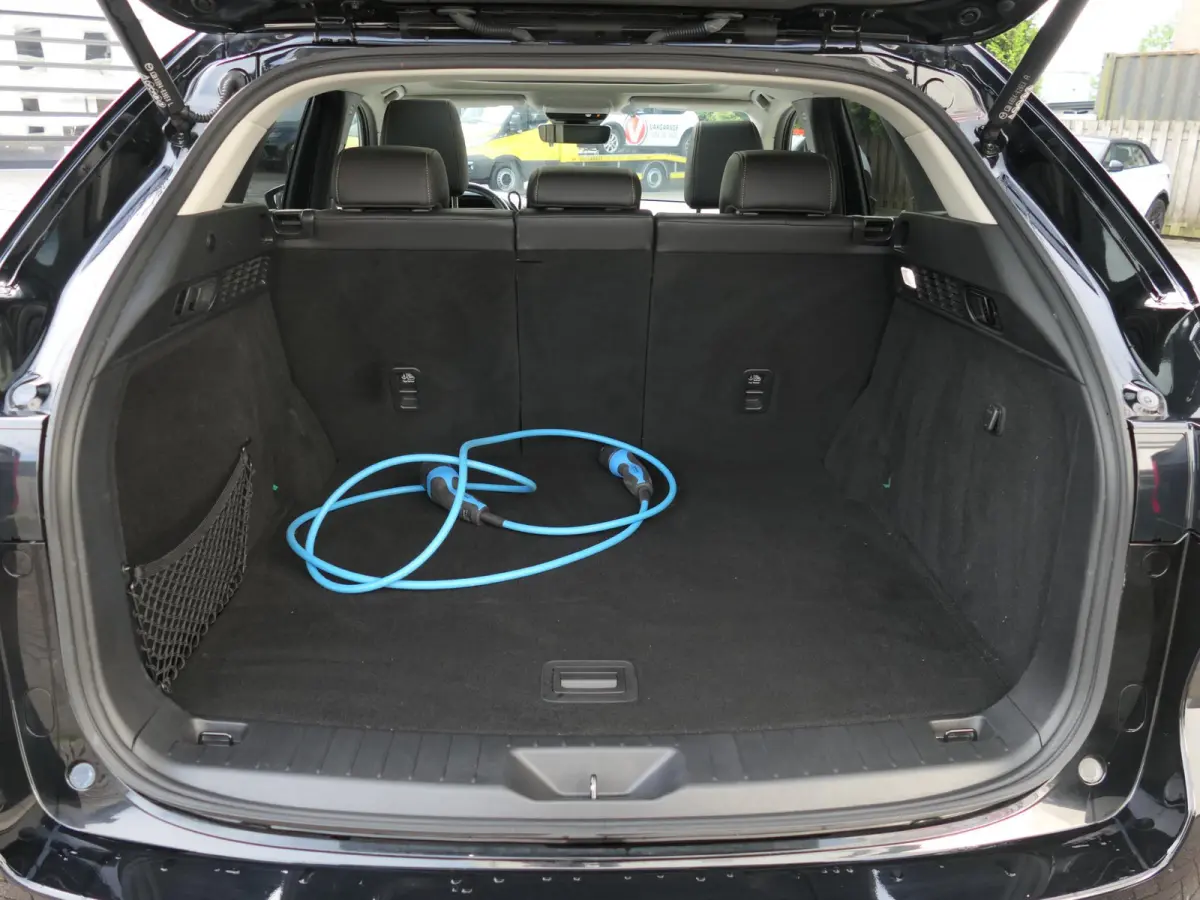 2.5 e-SkyActiv PHEV Homura | Panoramadak | Trekhaak | 360°-camera | BOSE | Memory | Stoelventilatie | Stuur-/Stoelverwarming V+A | Apple-/Android Carplay | Dodehoek detectie | ACC