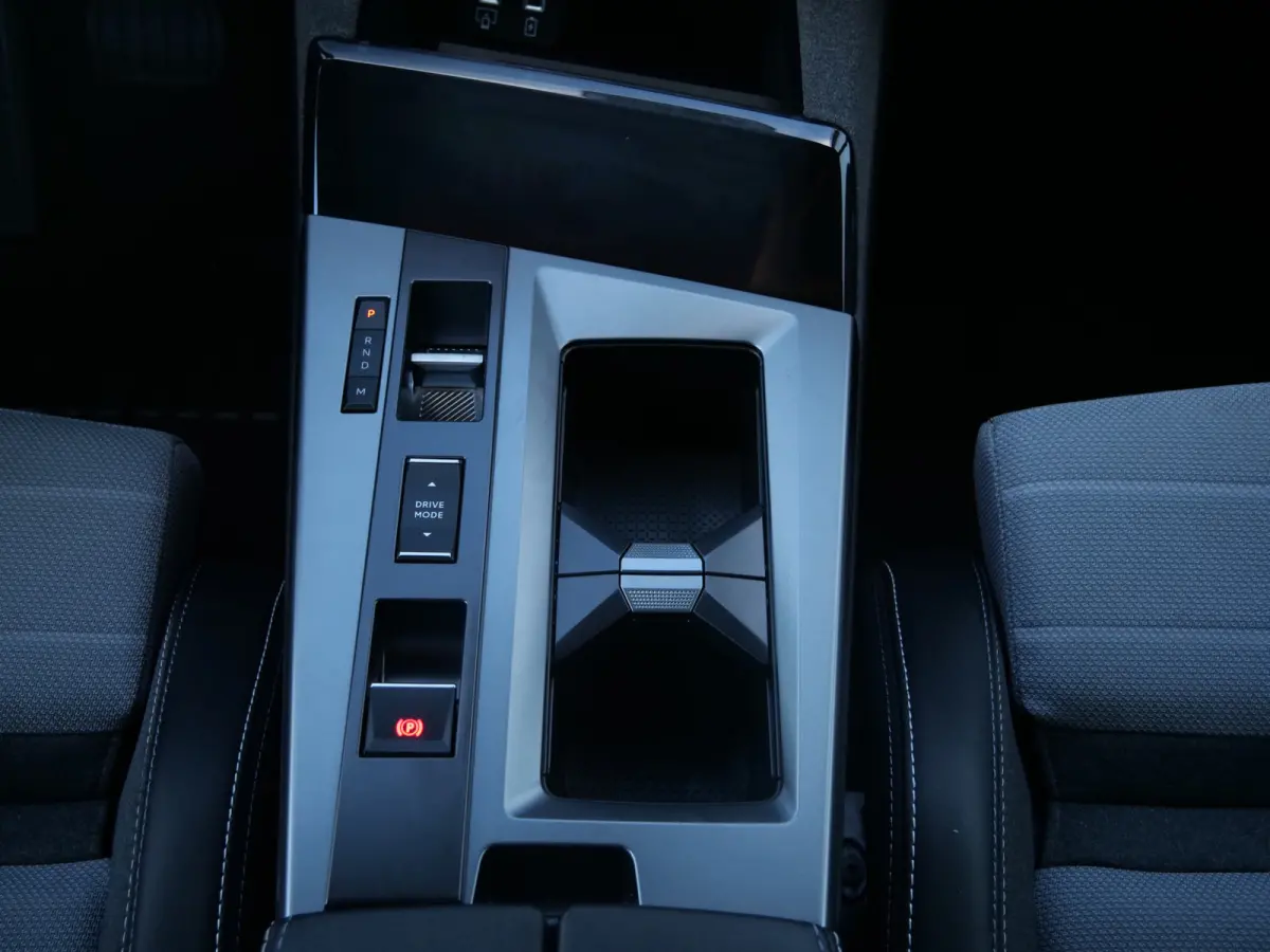 1.2 Turbo Hybrid GS 136 Pk Automaat Navi / DAB / Apple Carplay / Camera / Stoelverwarming