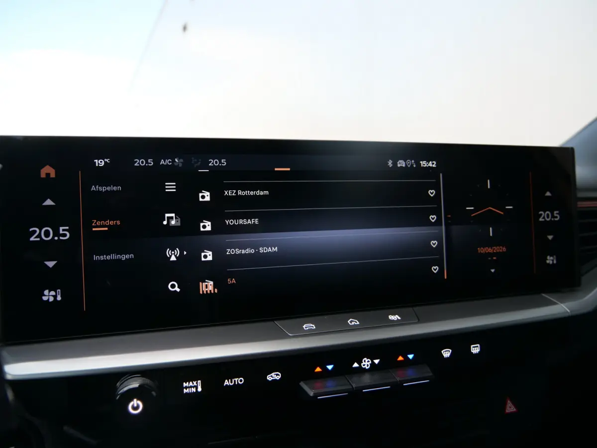 1.2 Turbo Hybrid GS 136 Pk Automaat Navi / DAB / Apple Carplay / Camera / Stoelverwarming