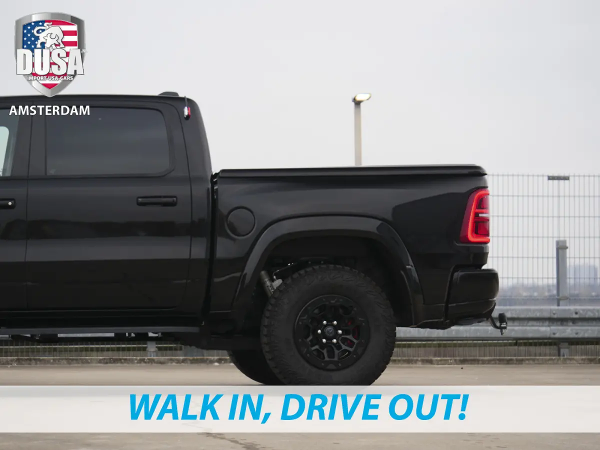 1500 | RHO | 3.0L Twin-Turbo I6 | 4x4 | Crew Cab | Incl BPM | Prijs incl BPM | Panoramadak | 14,4-inch Touchscreen | Passenger Display | Getoonde accessoires zijn verkrijgbaar tegen meerpri