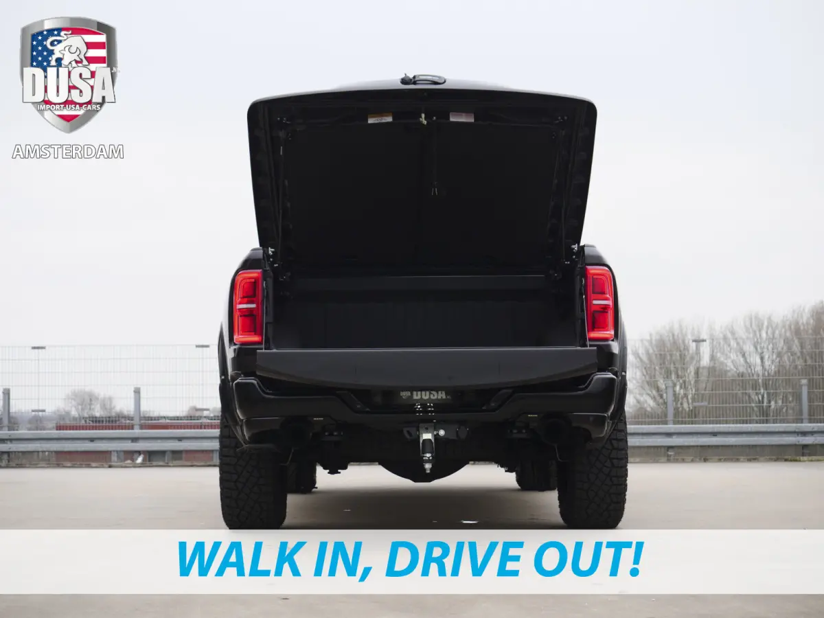 1500 | RHO | 3.0L Twin-Turbo I6 | 4x4 | Crew Cab | Incl BPM | Prijs incl BPM | Panoramadak | 14,4-inch Touchscreen | Passenger Display | Getoonde accessoires zijn verkrijgbaar tegen meerpri