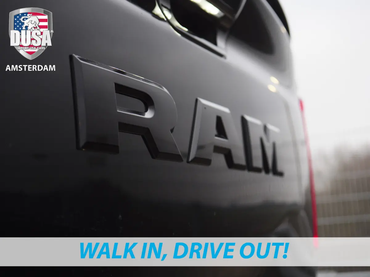 1500 | RHO | 3.0L Twin-Turbo I6 | 4x4 | Crew Cab | Incl BPM | Prijs incl BPM | Panoramadak | 14,4-inch Touchscreen | Passenger Display | Getoonde accessoires zijn verkrijgbaar tegen meerpri