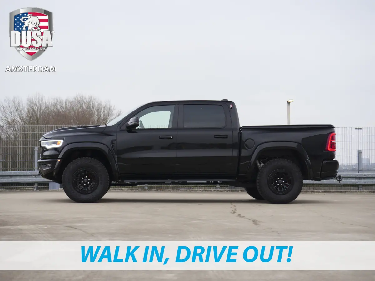 1500 | RHO | 3.0L Twin-Turbo I6 | 4x4 | Crew Cab | Incl BPM | Prijs incl BPM | Panoramadak | 14,4-inch Touchscreen | Passenger Display | Getoonde accessoires zijn verkrijgbaar tegen meerpri