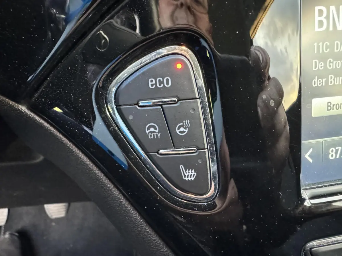 1.0 Turbo 120 Jaar Edition, clima, camera, trekhaak