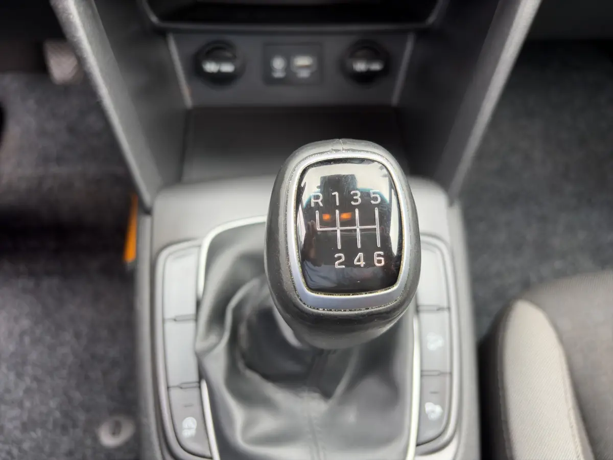 1.0 T-GDI 120pk Essence | Airco | Camera | Cruise controle | Lichtmetalen velgen | Navigatie Carplay | Bluetooth | Parkeersensoren