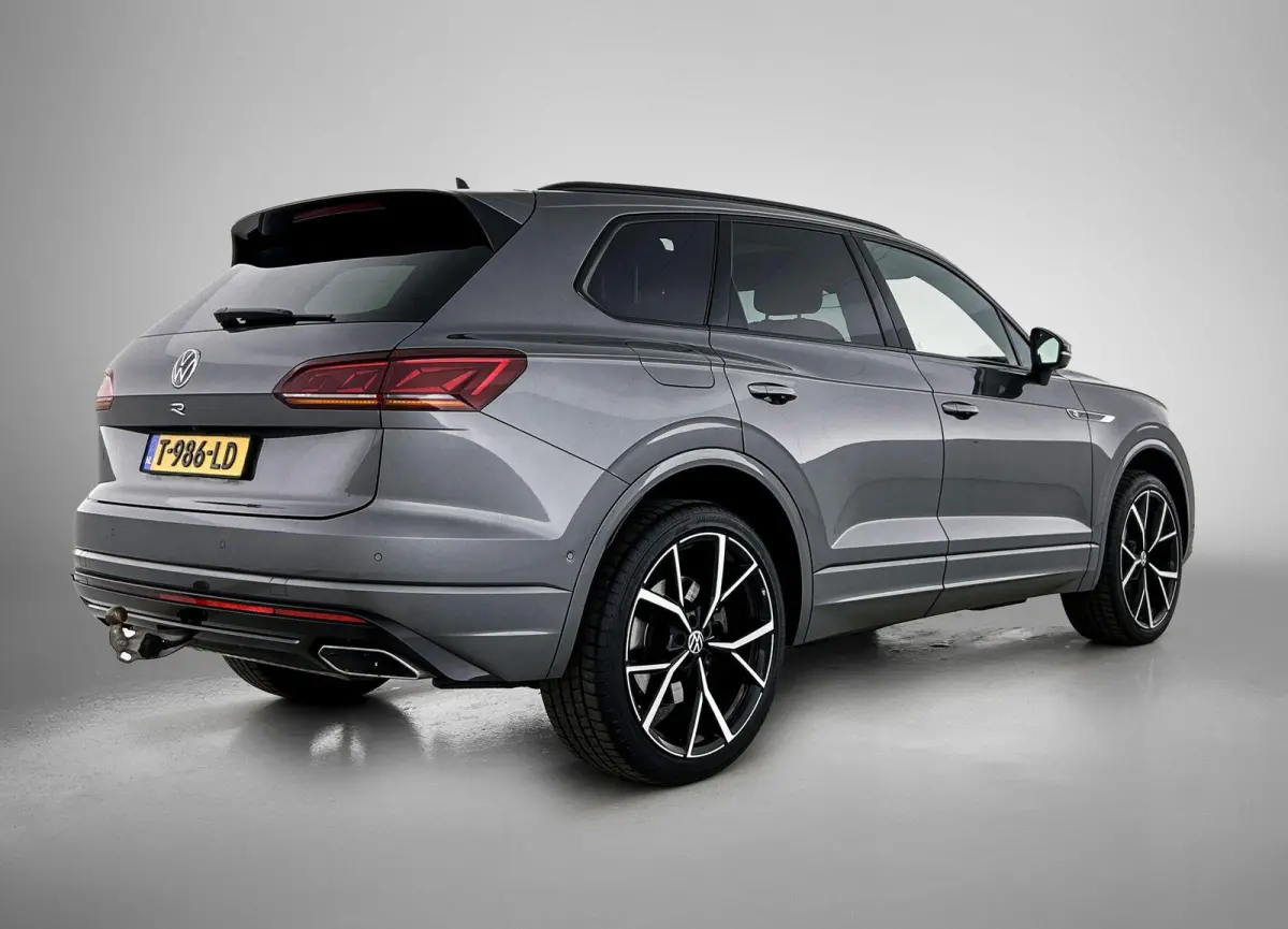 3.0 TSi 4MOTION R | Trekhaak | Luchtvering | Leder | ABT motor tuning | Stoelverwarming/koeling | 360 camera | Parkeersensoren | Panorama dak |