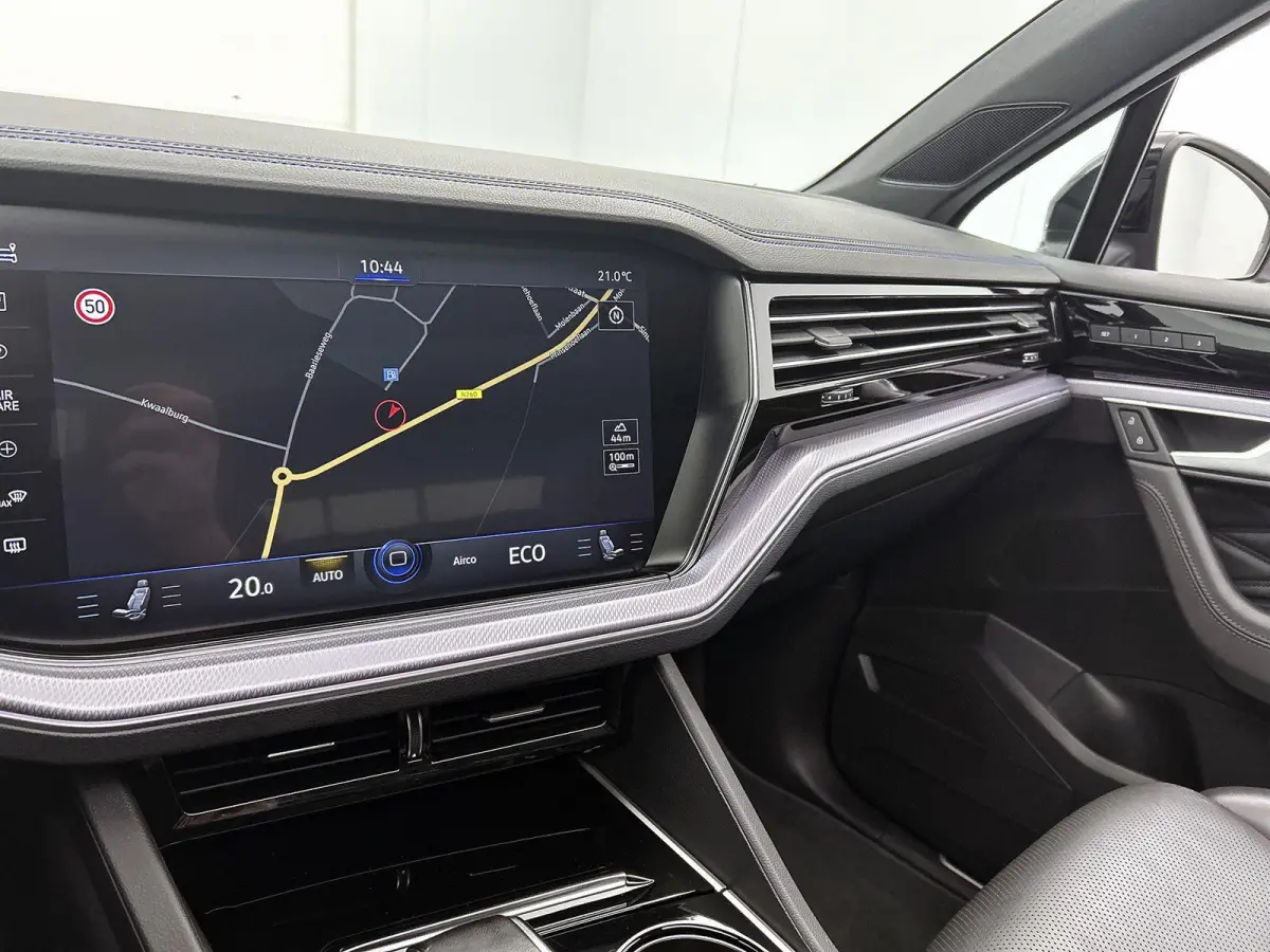 3.0 TSi 4MOTION R | Trekhaak | Luchtvering | Leder | ABT motor tuning | Stoelverwarming/koeling | 360 camera | Parkeersensoren | Panorama dak |