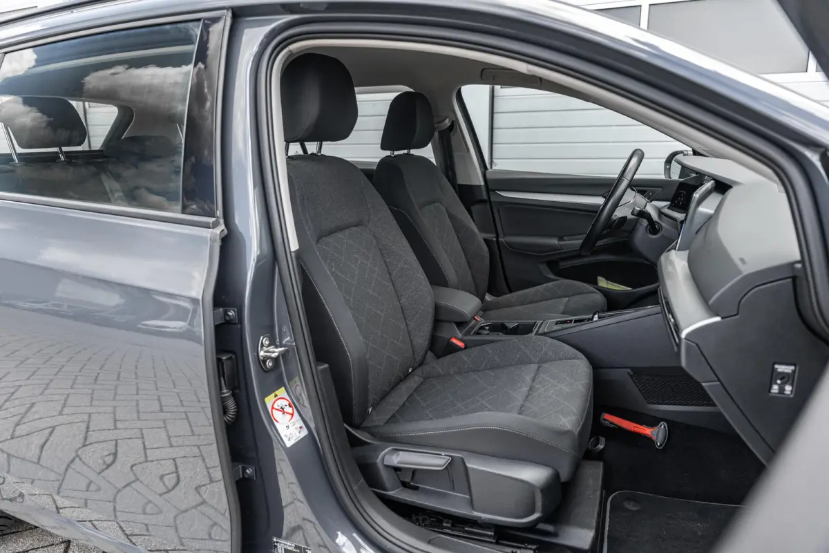 1.0 eTSI 110pk DSG Life | Navigatie | App Connect | Parkeersensoren | Cruise Control
