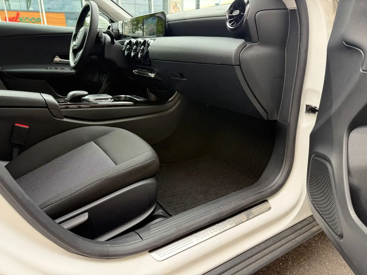 250 e /Apple CarPlay /18 inch AMG /Navigatie /Stoelverwarming