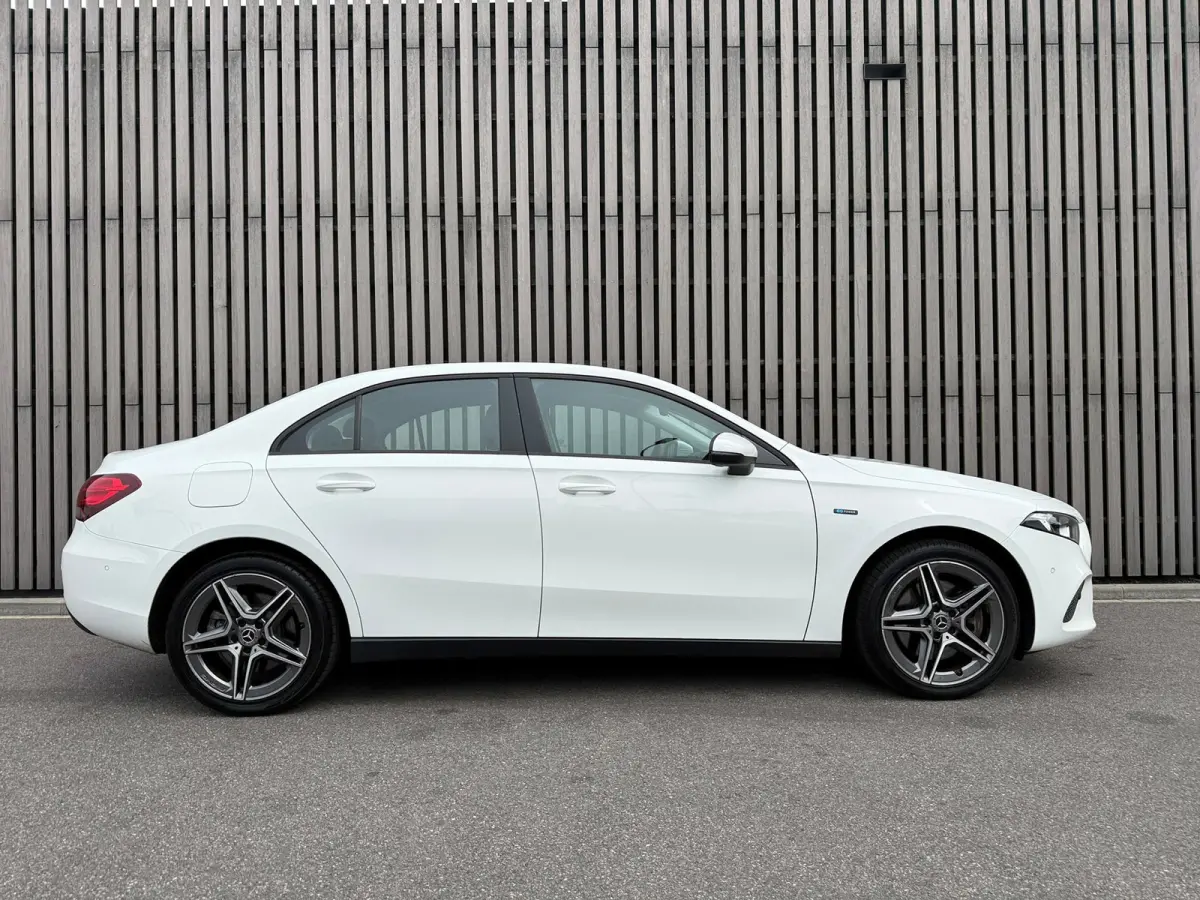 250 e /Apple CarPlay /18 inch AMG /Navigatie /Stoelverwarming
