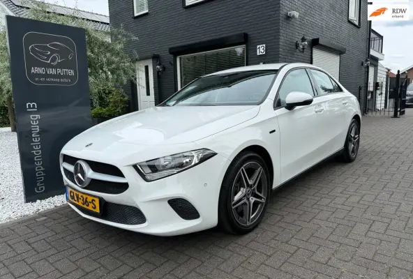 250 e /Apple CarPlay /18 inch AMG /Navigatie /Stoelverwarming