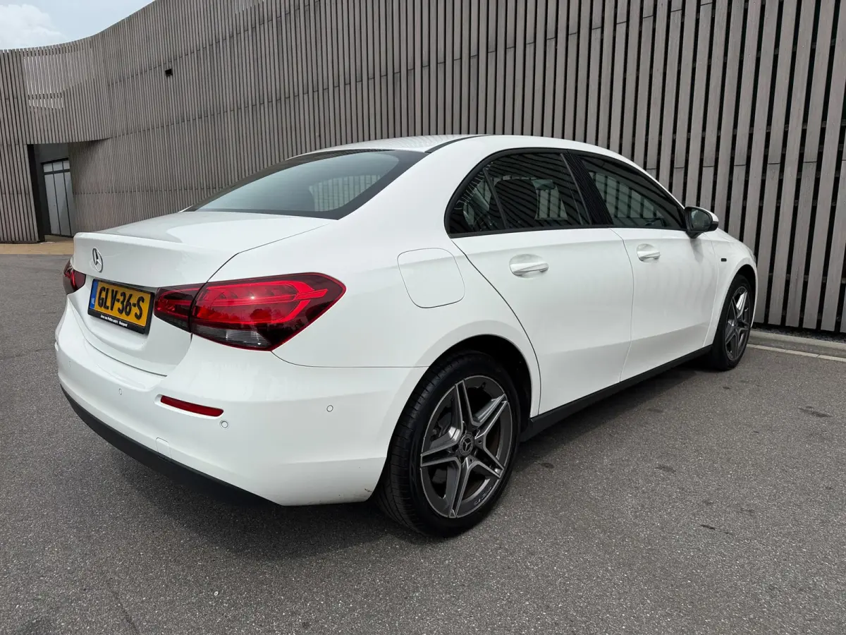 250 e /Apple CarPlay /18 inch AMG /Navigatie /Stoelverwarming