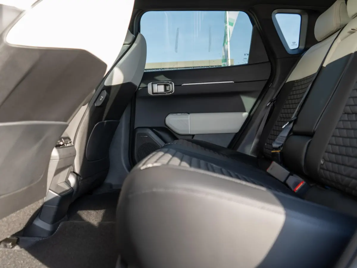 GT-Line 81.4 kWh | Staat al in bestelling | Schuifkanteldak | Stoel en stuurverwarming | Elektrische achterklep | Panorama | LMV | Speciale kleur