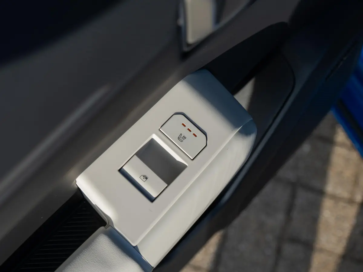 GT-Line 81.4 kWh | Staat al in bestelling | Schuifkanteldak | Stoel en stuurverwarming | Elektrische achterklep | Panorama | LMV | Speciale kleur