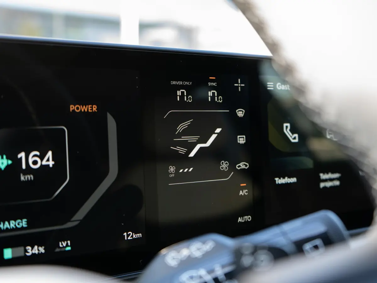 GT-Line 81.4 kWh | Staat al in bestelling | Schuifkanteldak | Stoel en stuurverwarming | Elektrische achterklep | Panorama | LMV | Speciale kleur