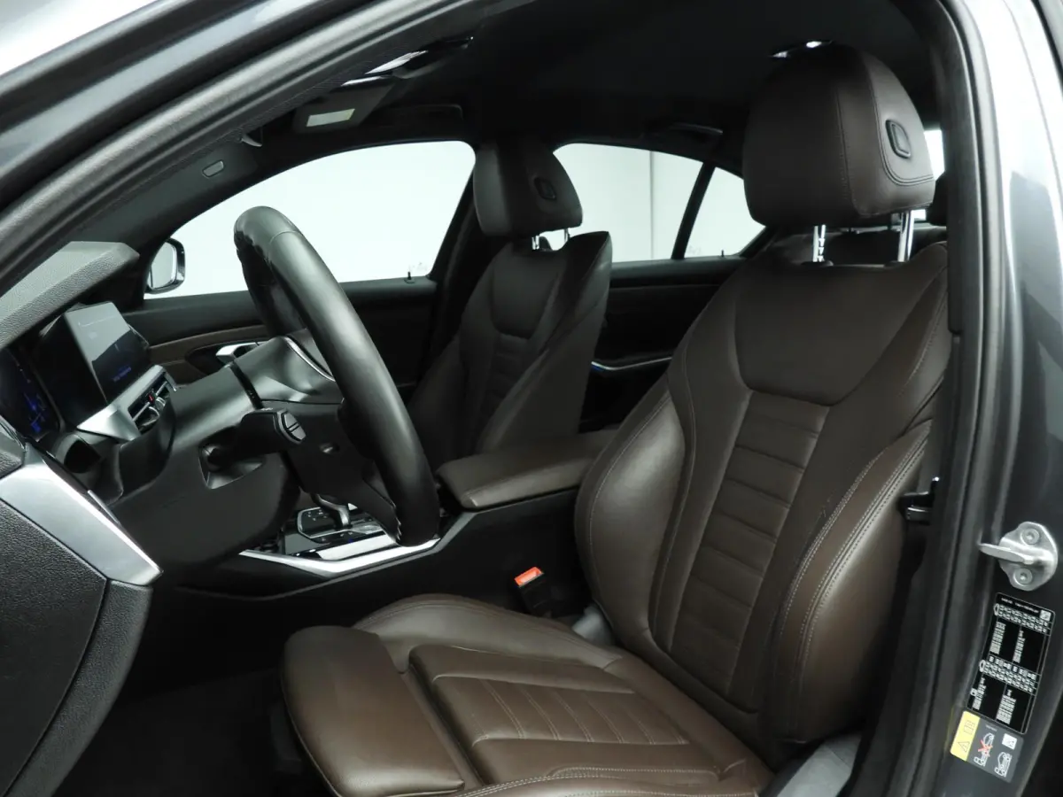 320e | Laserlicht | Leder | Navigatie | Active cruise | Trekhaak | Sportstoelen | Stoelverwarming | DAB | Hifi speakers | Alu 18 inch