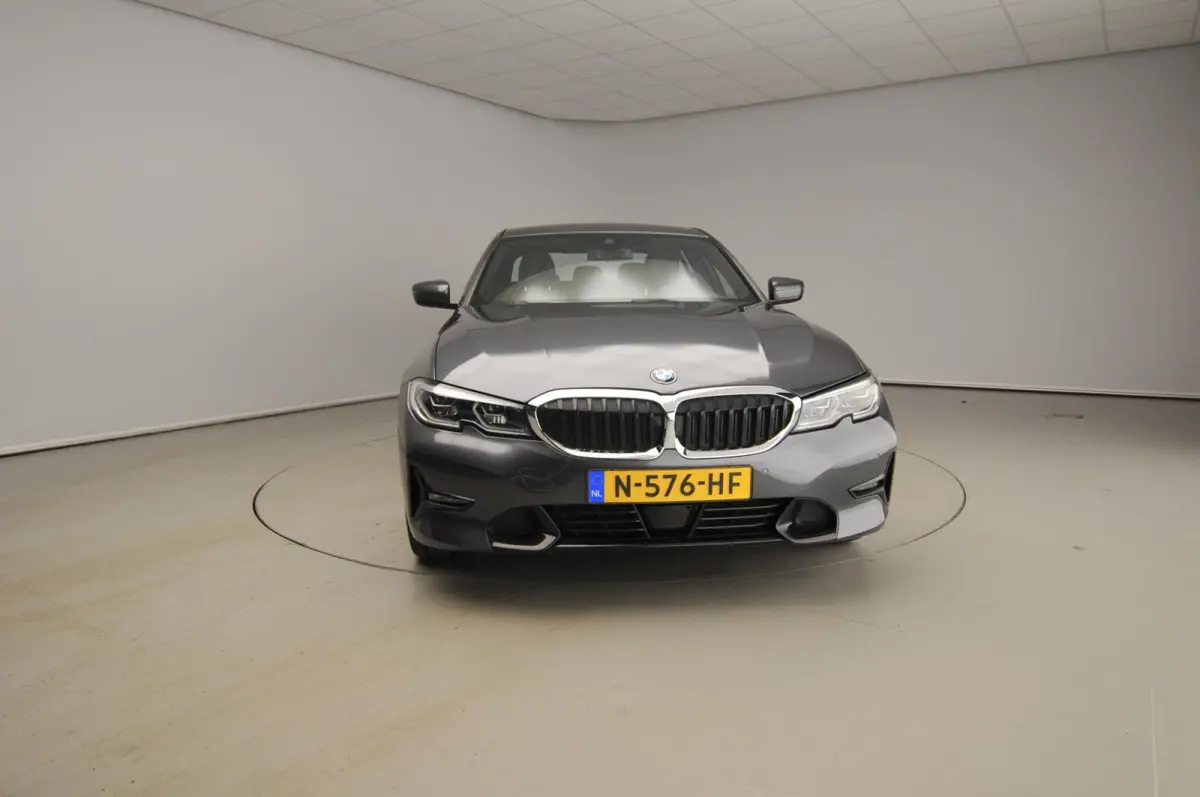 320e | Laserlicht | Leder | Navigatie | Active cruise | Trekhaak | Sportstoelen | Stoelverwarming | DAB | Hifi speakers | Alu 18 inch