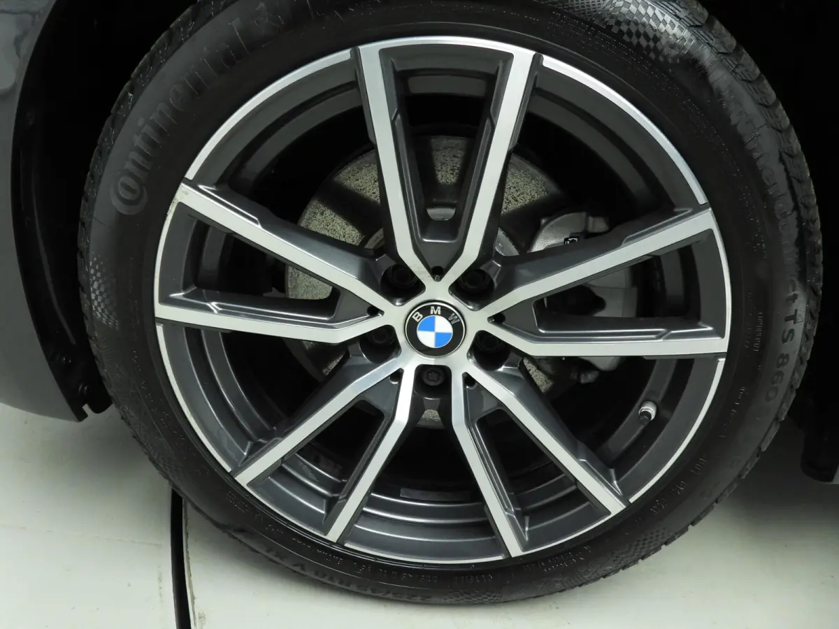 320e | Laserlicht | Leder | Navigatie | Active cruise | Trekhaak | Sportstoelen | Stoelverwarming | DAB | Hifi speakers | Alu 18 inch