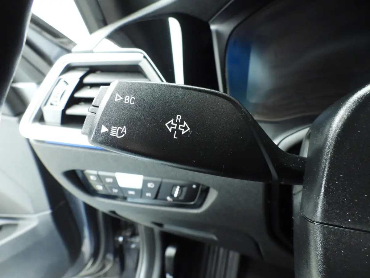 320e | Laserlicht | Leder | Navigatie | Active cruise | Trekhaak | Sportstoelen | Stoelverwarming | DAB | Hifi speakers | Alu 18 inch
