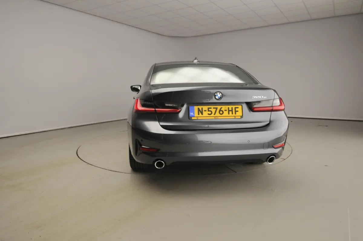 320e | Laserlicht | Leder | Navigatie | Active cruise | Trekhaak | Sportstoelen | Stoelverwarming | DAB | Hifi speakers | Alu 18 inch