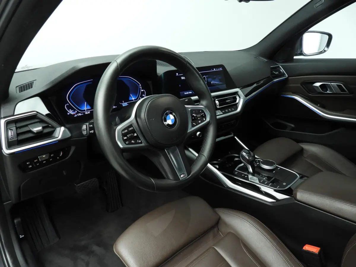 320e | Laserlicht | Leder | Navigatie | Active cruise | Trekhaak | Sportstoelen | Stoelverwarming | DAB | Hifi speakers | Alu 18 inch