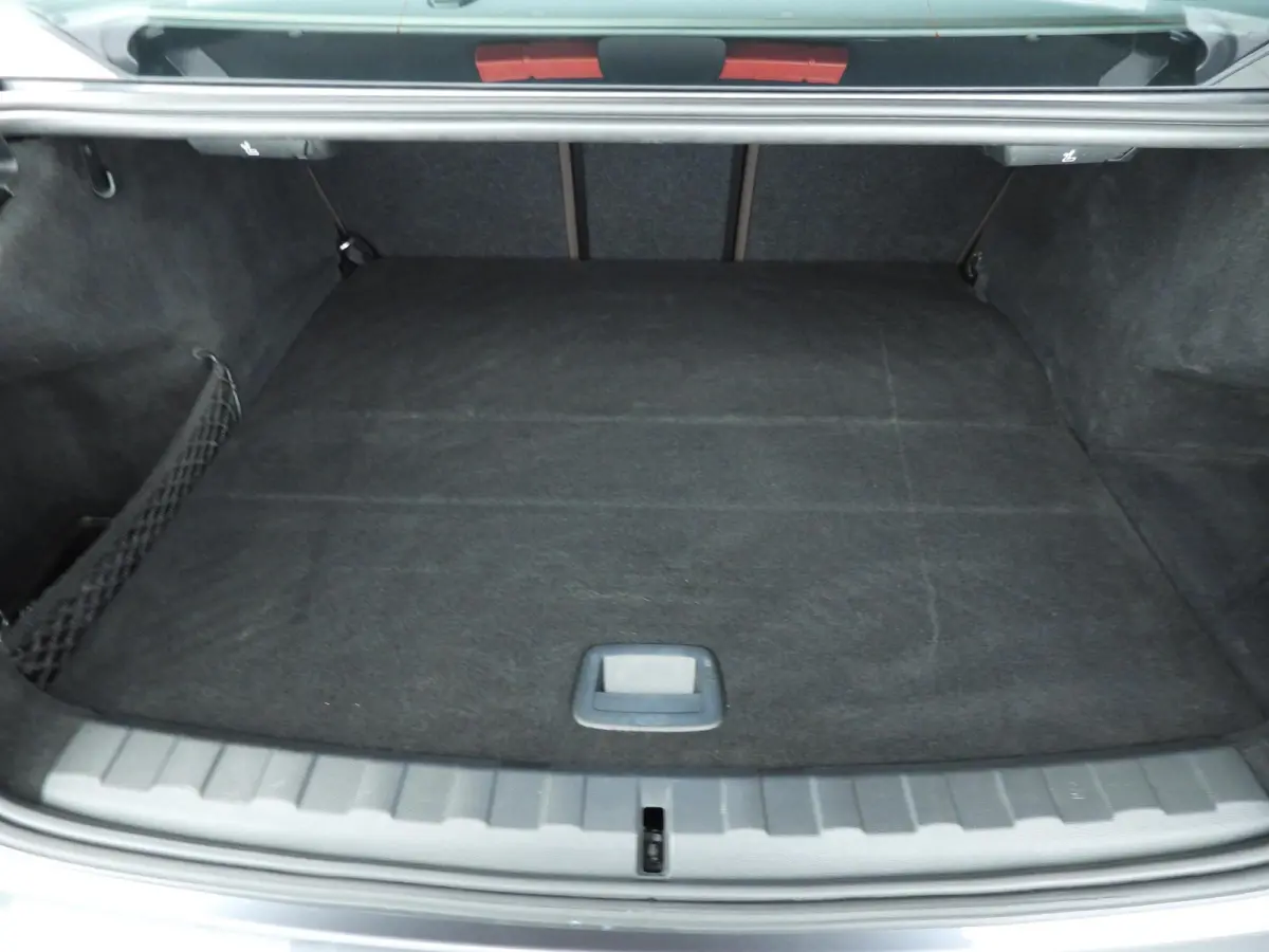 320e | Laserlicht | Leder | Navigatie | Active cruise | Trekhaak | Sportstoelen | Stoelverwarming | DAB | Hifi speakers | Alu 18 inch