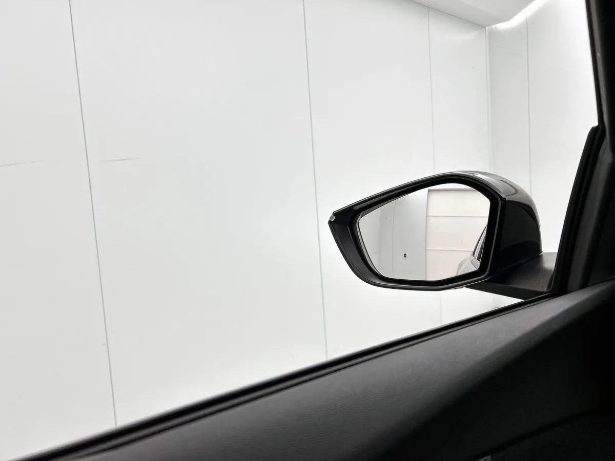 You 50 kWh 136pk | Accu 96% | 3-Fase | Navigatie via Apple Carplay en Android auto | Automatische airco | Camera achter | Cruise control | Lichtmetalen velgen
