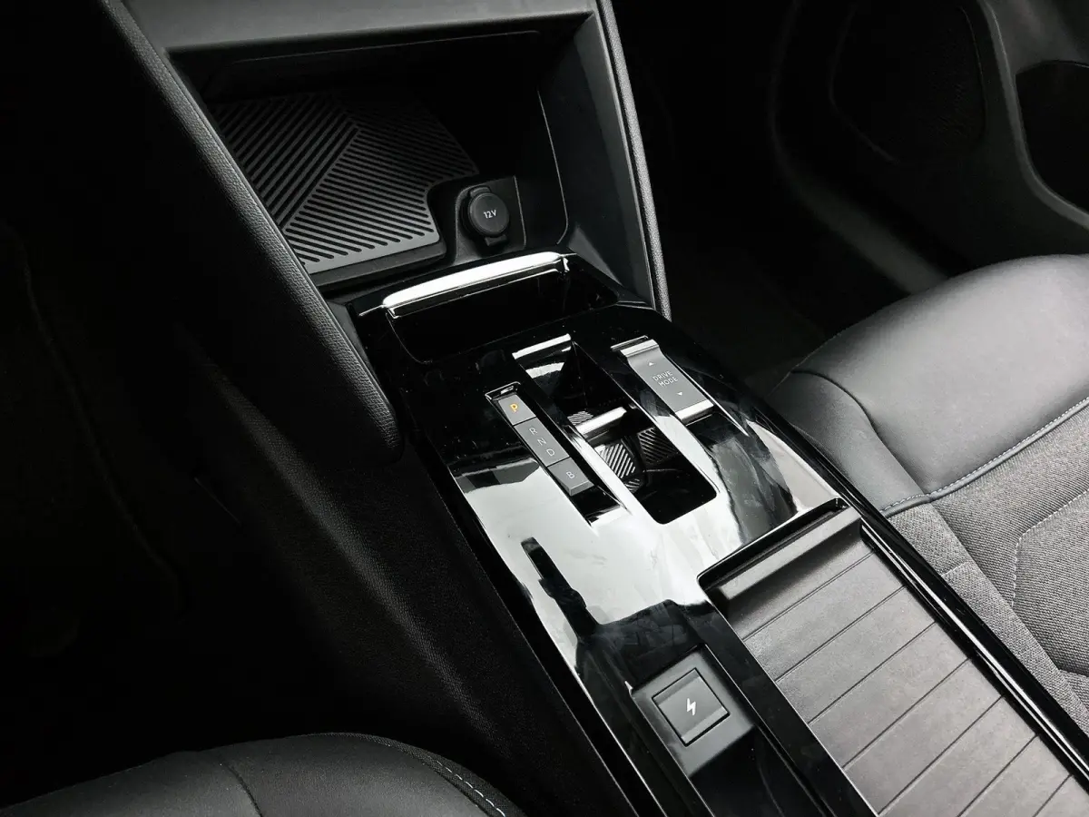 You 50 kWh 136pk | Accu 96% | 3-Fase | Navigatie via Apple Carplay en Android auto | Automatische airco | Camera achter | Cruise control | Lichtmetalen velgen