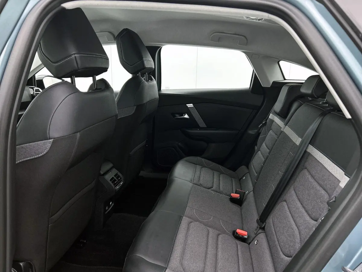 You 50 kWh 136pk | Accu 96% | 3-Fase | Navigatie via Apple Carplay en Android auto | Automatische airco | Camera achter | Cruise control | Lichtmetalen velgen