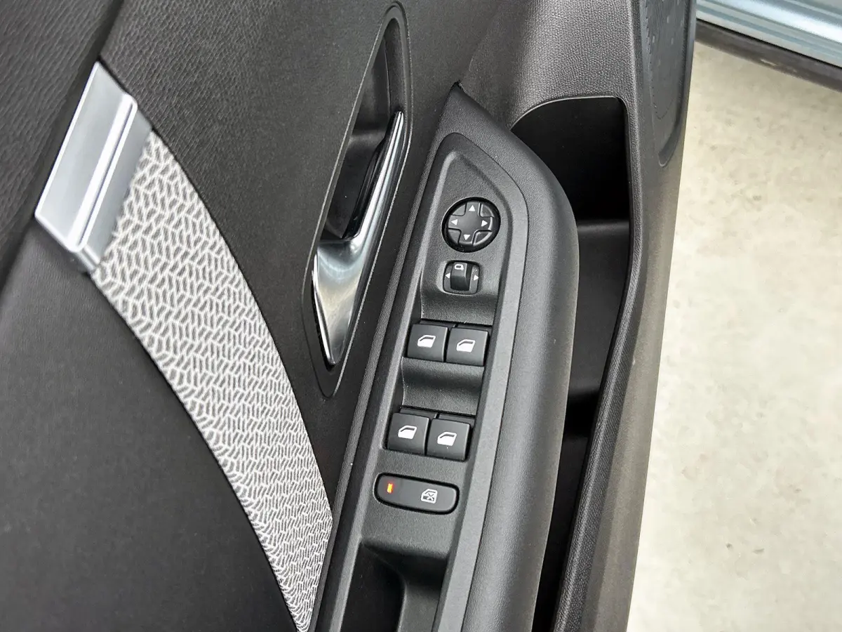 You 50 kWh 136pk | Accu 96% | 3-Fase | Navigatie via Apple Carplay en Android auto | Automatische airco | Camera achter | Cruise control | Lichtmetalen velgen