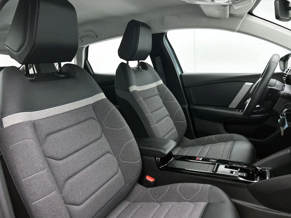 You 50 kWh 136pk | Accu 96% | 3-Fase | Navigatie via Apple Carplay en Android auto | Automatische airco | Camera achter | Cruise control | Lichtmetalen velgen