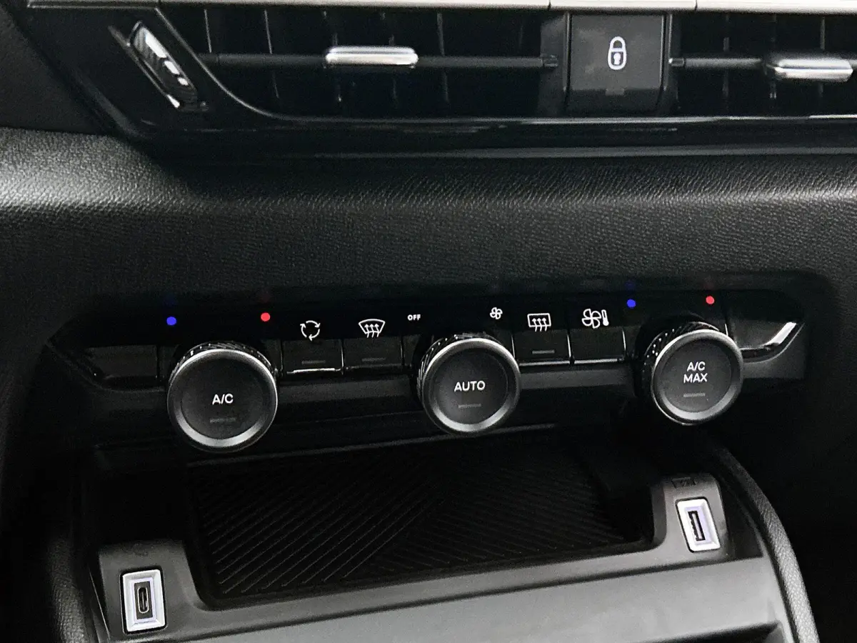 You 50 kWh 136pk | Accu 96% | 3-Fase | Navigatie via Apple Carplay en Android auto | Automatische airco | Camera achter | Cruise control | Lichtmetalen velgen