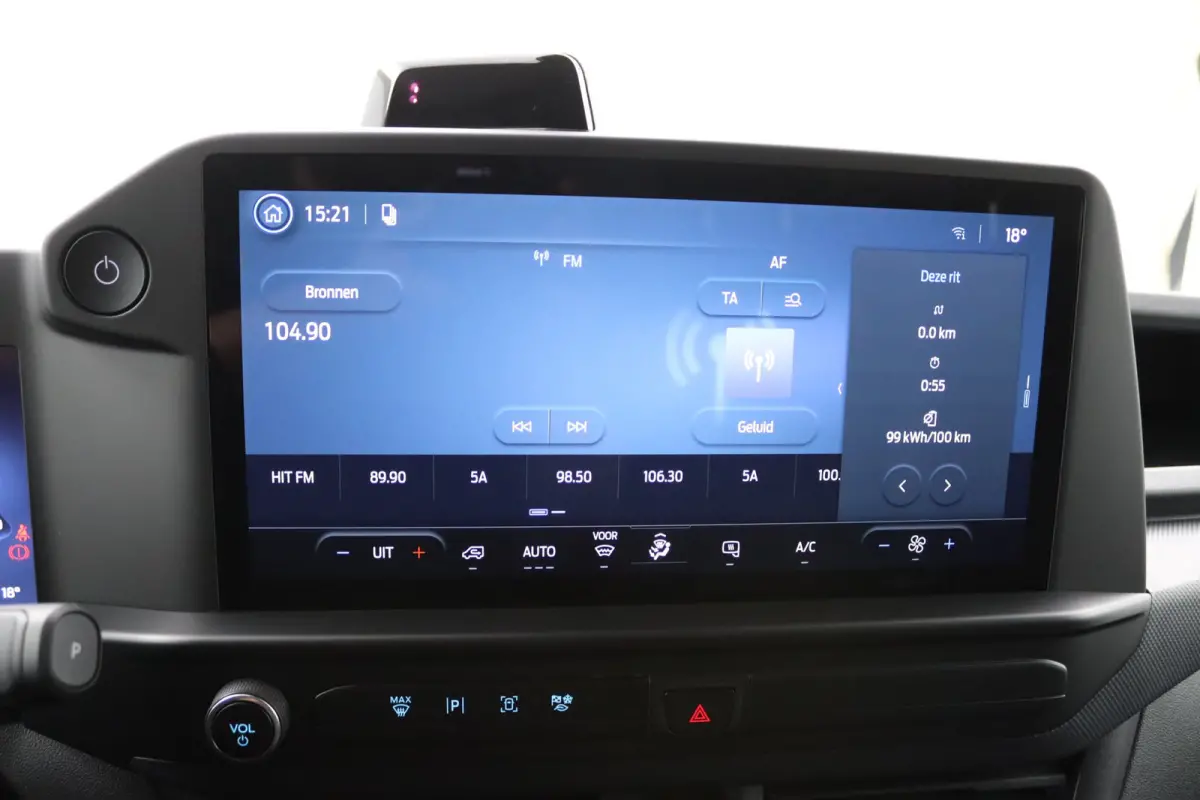 320 L1H1 Trend 71 kWh | 3 Jaar Extra Garantie! | Grotere Accu | CarPlay/Android Auto | LED | Parkeersensoren | Verwarmde Voorruit | DAB