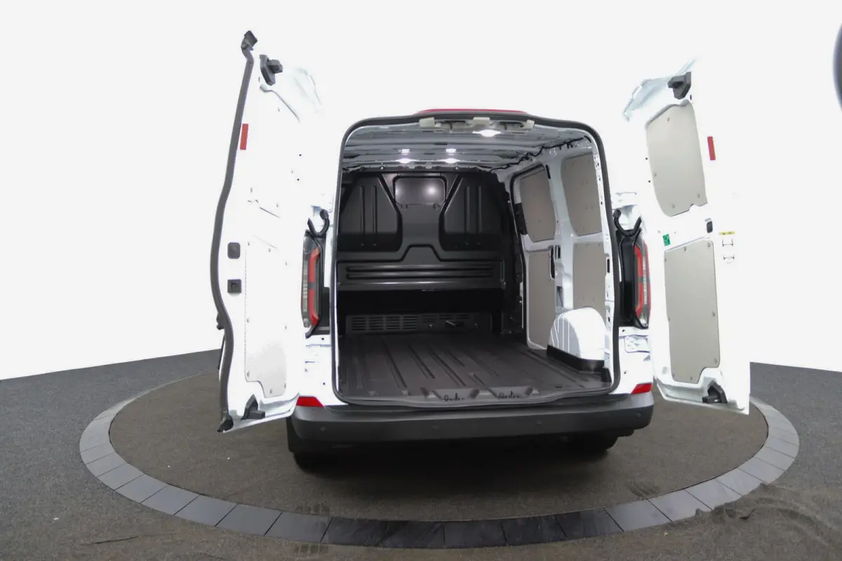 320 L1H1 Trend 71 kWh | 3 Jaar Extra Garantie! | Grotere Accu | CarPlay/Android Auto | LED | Parkeersensoren | Verwarmde Voorruit | DAB