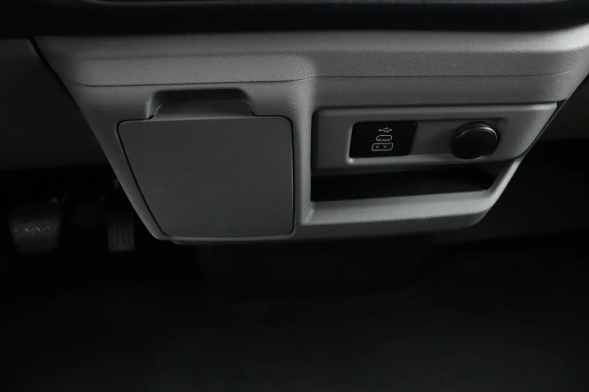 320 L1H1 Trend 71 kWh | 3 Jaar Extra Garantie! | Grotere Accu | CarPlay/Android Auto | LED | Parkeersensoren | Verwarmde Voorruit | DAB