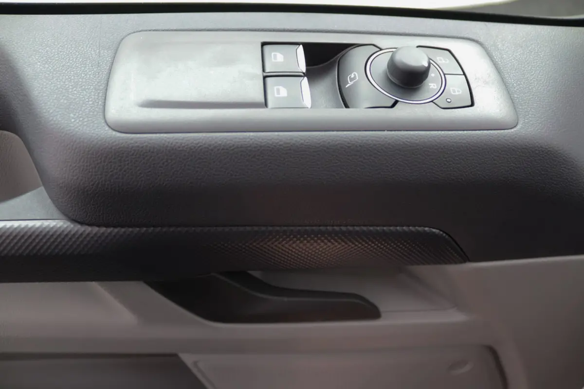 320 L1H1 Trend 71 kWh | 3 Jaar Extra Garantie! | Grotere Accu | CarPlay/Android Auto | LED | Parkeersensoren | Verwarmde Voorruit | DAB