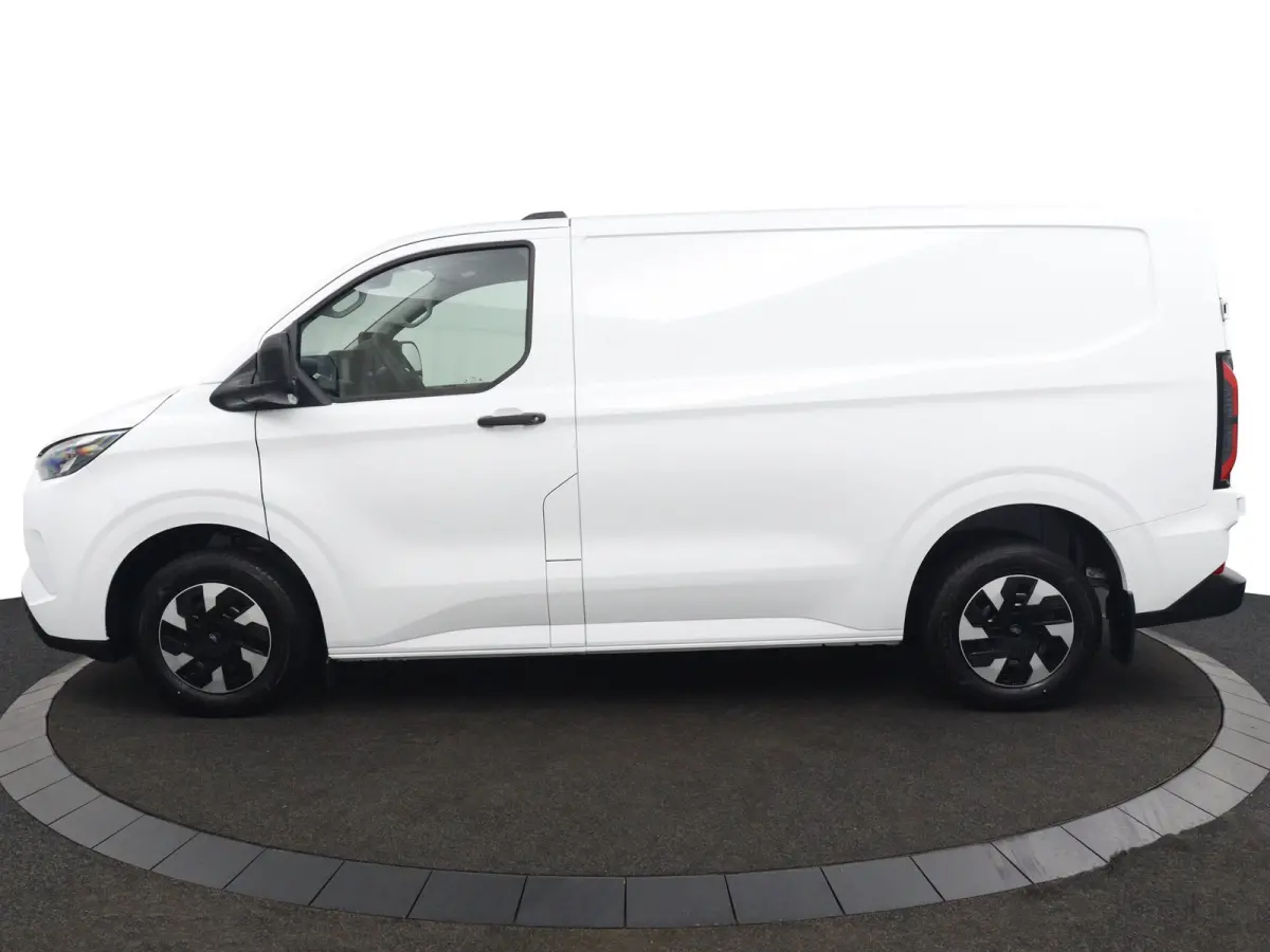 320 L1H1 Trend 71 kWh | 3 Jaar Extra Garantie! | Grotere Accu | CarPlay/Android Auto | LED | Parkeersensoren | Verwarmde Voorruit | DAB
