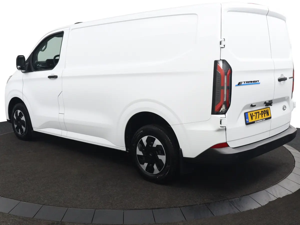 320 L1H1 Trend 71 kWh | 3 Jaar Extra Garantie! | Grotere Accu | CarPlay/Android Auto | LED | Parkeersensoren | Verwarmde Voorruit | DAB
