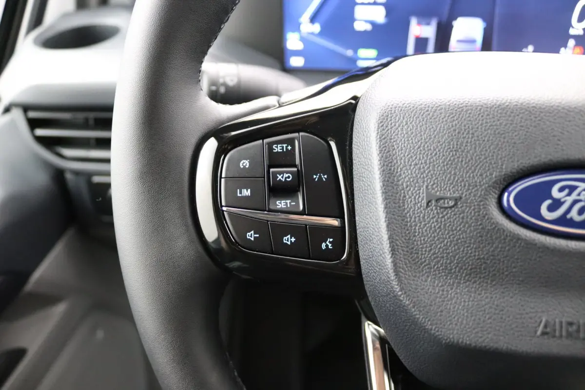 320 L1H1 Trend 71 kWh | 3 Jaar Extra Garantie! | Grotere Accu | CarPlay/Android Auto | LED | Parkeersensoren | Verwarmde Voorruit | DAB